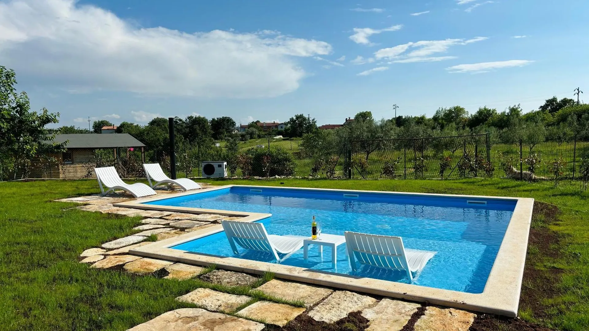 Villa Francesca, Buje Kastel